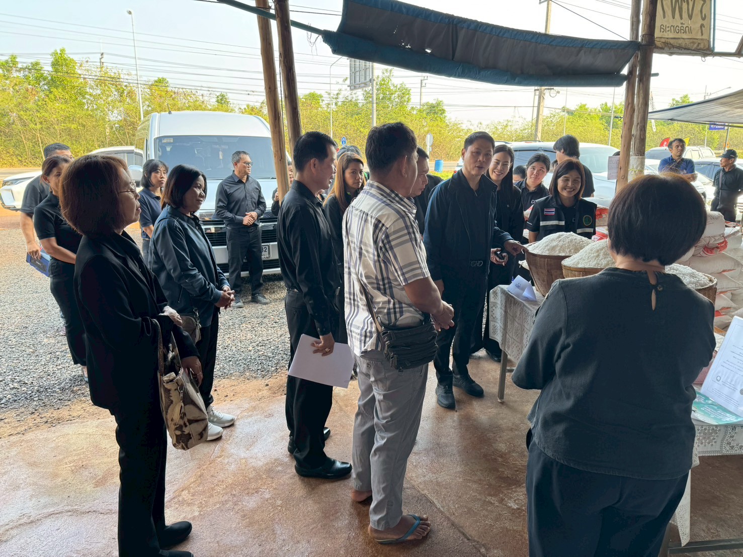 title - ส.ป.ก. จันทบุรี ร่วมลงพื้นที่ติดตาม นายกฤษ อุตตมะเวทิน รองปลัดกระทรวงเกษตรและสหกรณ์ และคณะ ในการติดตามคาดการณ์สถานการณ์เกลือทะเล และประชุมคณะกรรมการพัฒนาเกลือทะเลไทย และคณะทำงานภายใต้คณะกรรมการพัฒนาเกลือทะเลไทย 